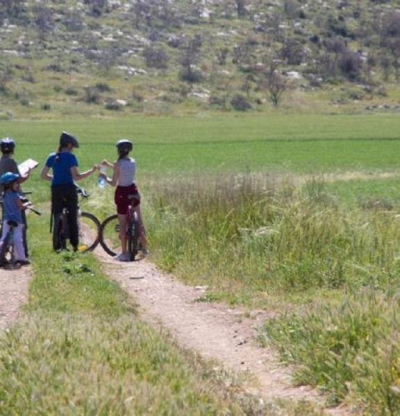 תמונה של נקודת מוצא: להתגלגל בנופים היפים של שפלת יהודה - למטייל בישראל (טיולי)